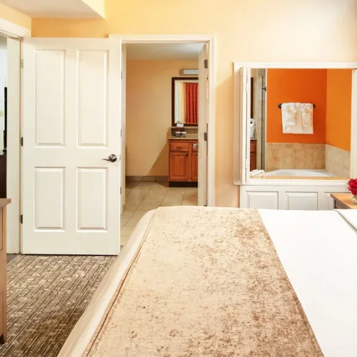 Floridays-Three-Bedroom-Master-Room-Hero